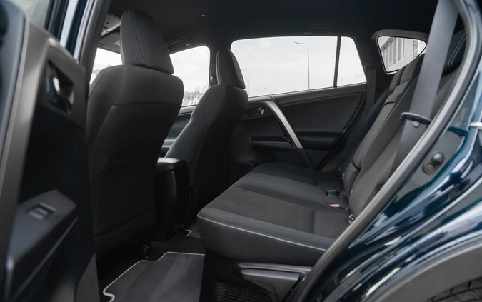 Toyota RAV4 cena 101000 przebieg: 104000, rok produkcji 2018 z Wąchock małe 211